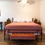Sagebrush Inn