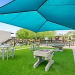 2B1B Stylish Haven - Pool And Parking