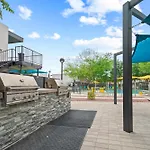 2B1B Stylish Haven - Pool And Parking