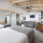 Sky Ranch Lodge