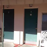 Economy Inn Globe