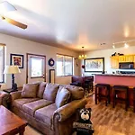 Elegant Cottage With Wonderful Views Near Fh Lake
