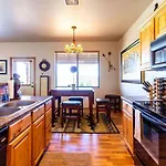 Elegant Cottage With Wonderful Views Near Fh Lake