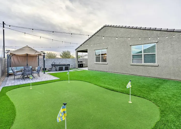 New-Build Glendale Home With Hot Tub And Putting Green