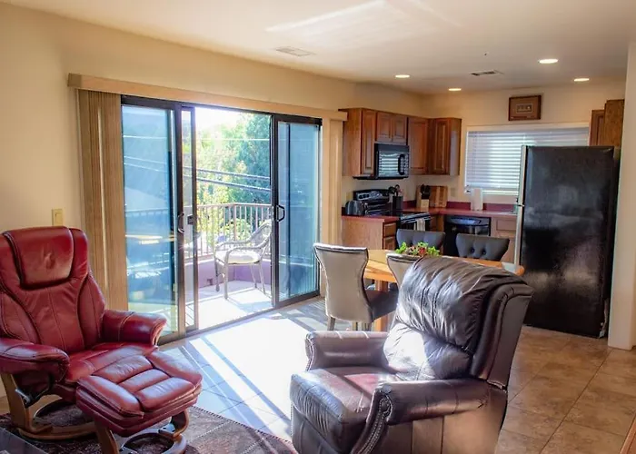 Shaman\'S Den - Aptly Decorated Space W/A View