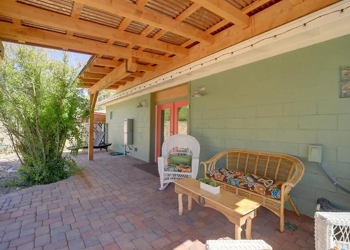 Old Town Cottonwood Cottage With Yard, Pets Welcome