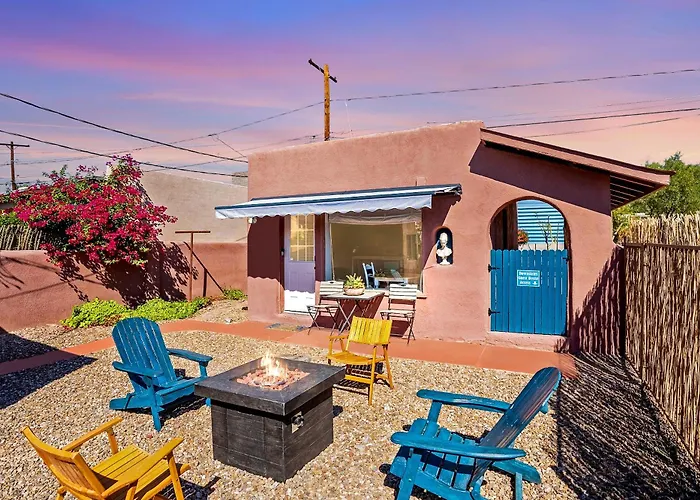 Historic Guesthouse 2 Blocks From The Uofa, Low Summer Rates!