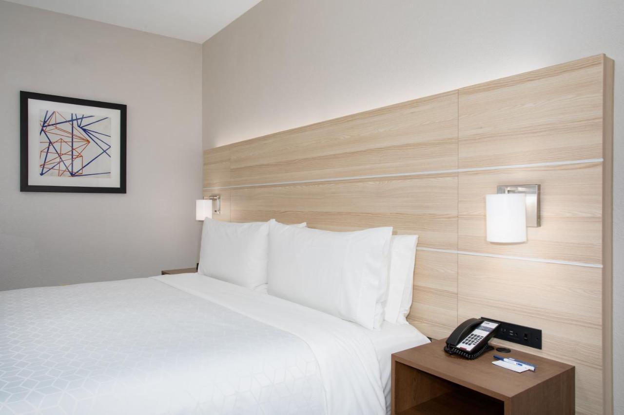 Hotel Express & Phoenix Dist By Ihg 3*