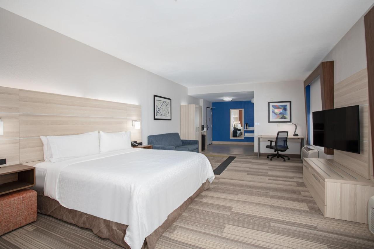 Express & Phoenix Dist By Ihg