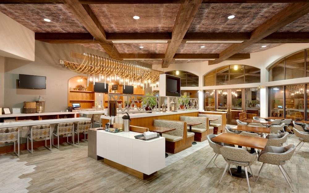 Embassy - Paloma Village Hotel