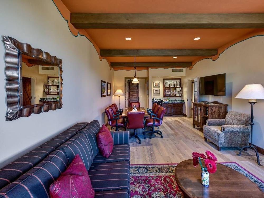 Resort Hacienda Del Sol Guest Ranch