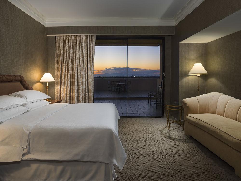 Sheraton Crescent Phoenix