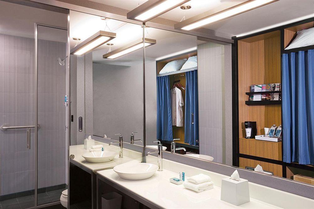 Aloft Hotel 3*