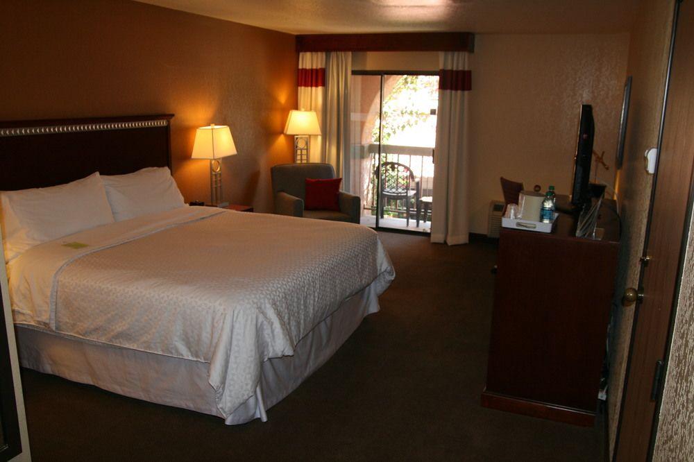 Hotel Four Points By Sheraton Airport