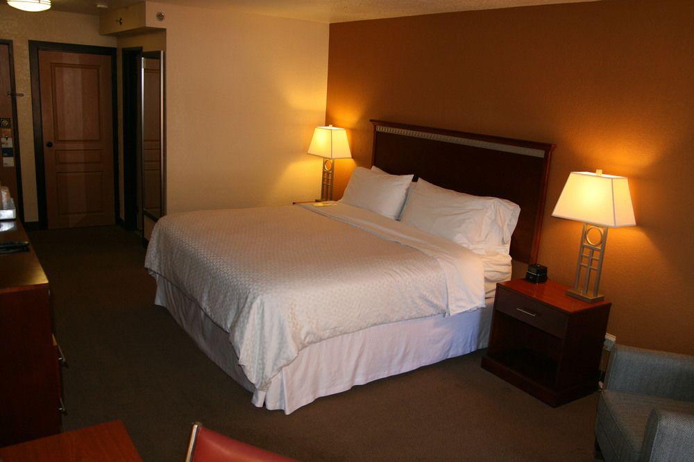 Four Points By Sheraton Airport