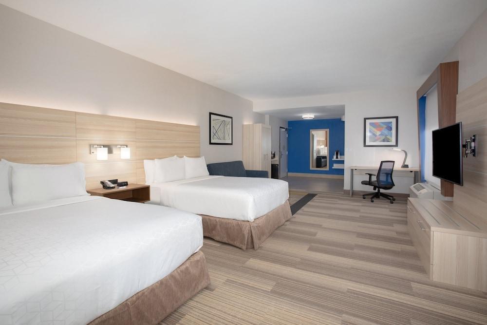 Express & Phoenix Dist By Ihg Hotel 3*