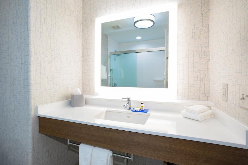 Express & Phoenix Dist By Ihg Glendale