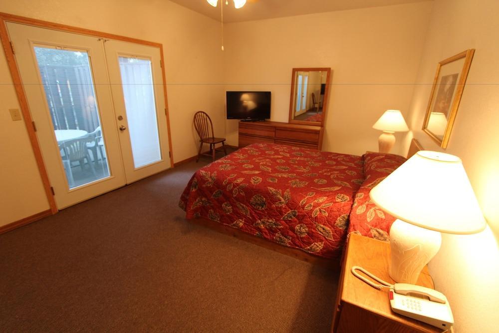 Roundhouse Hotel 3*