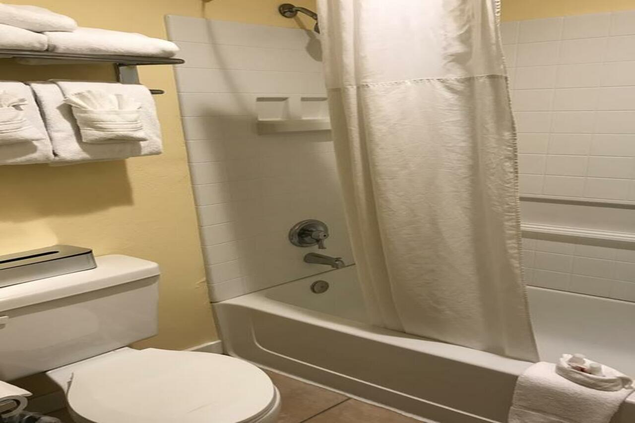 Days & By Wyndham East Hotel 3*