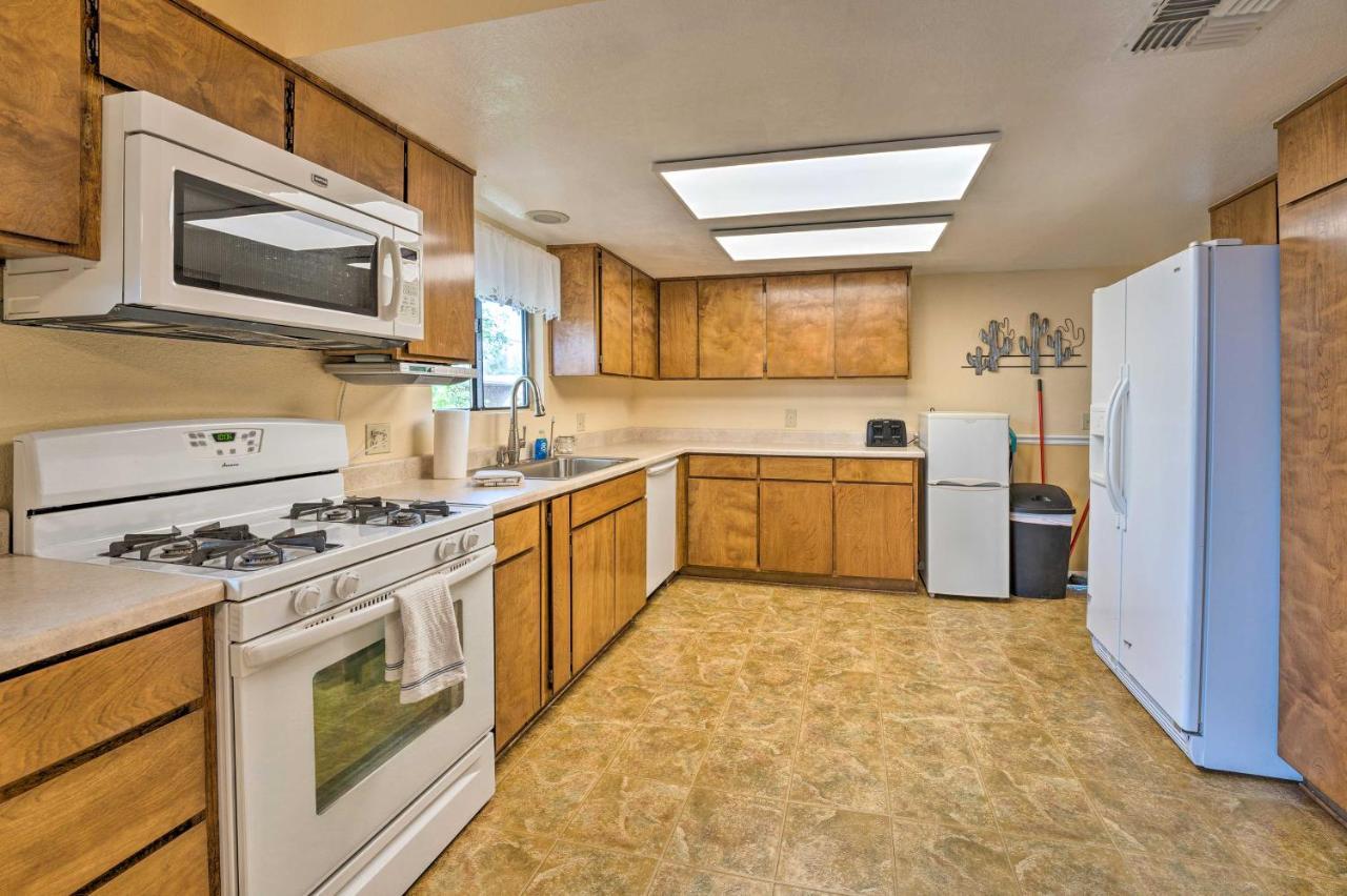 Updated Family - 2 Blocks To Colorado River!