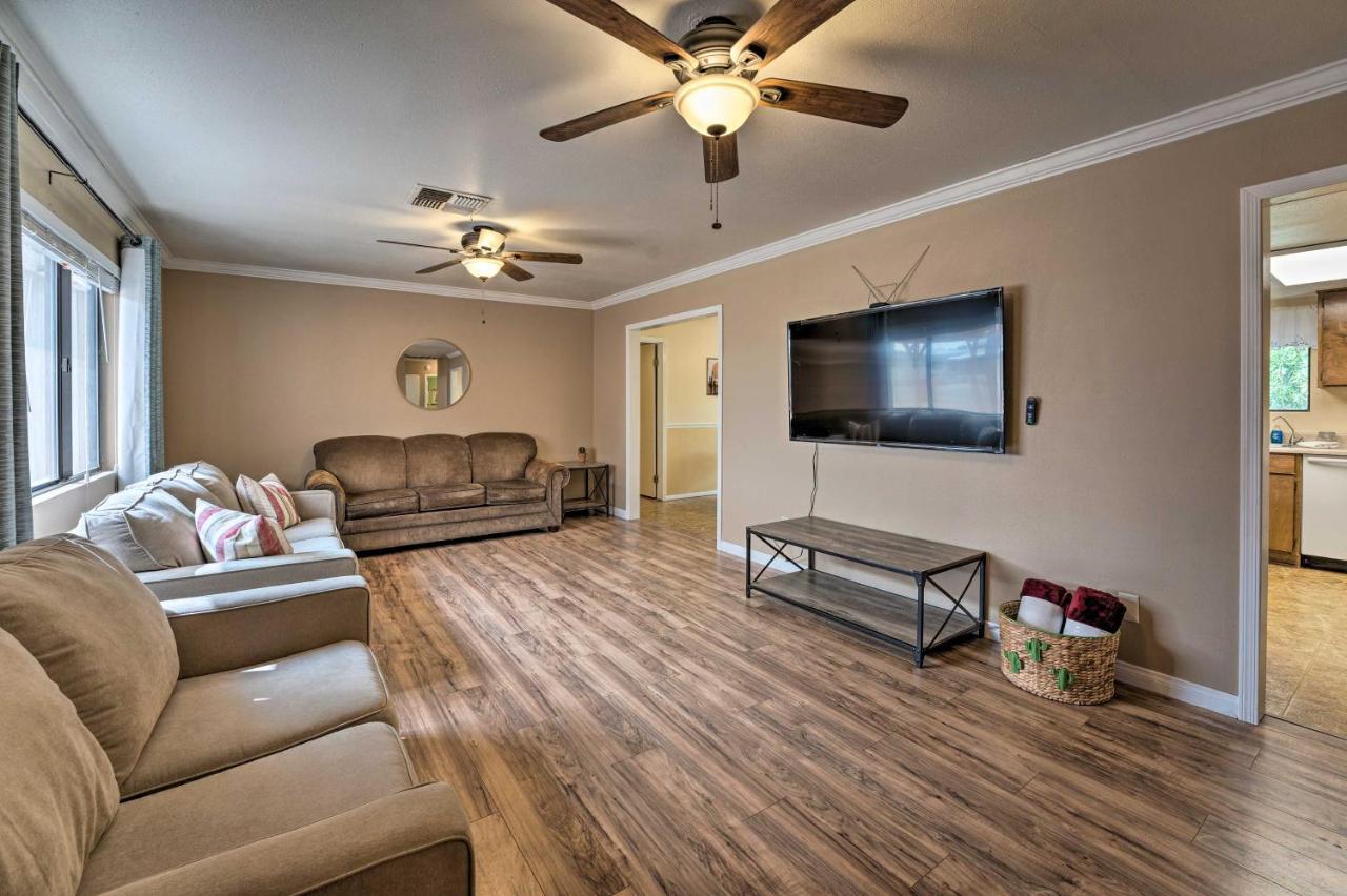 Updated Family - 2 Blocks To Colorado River!