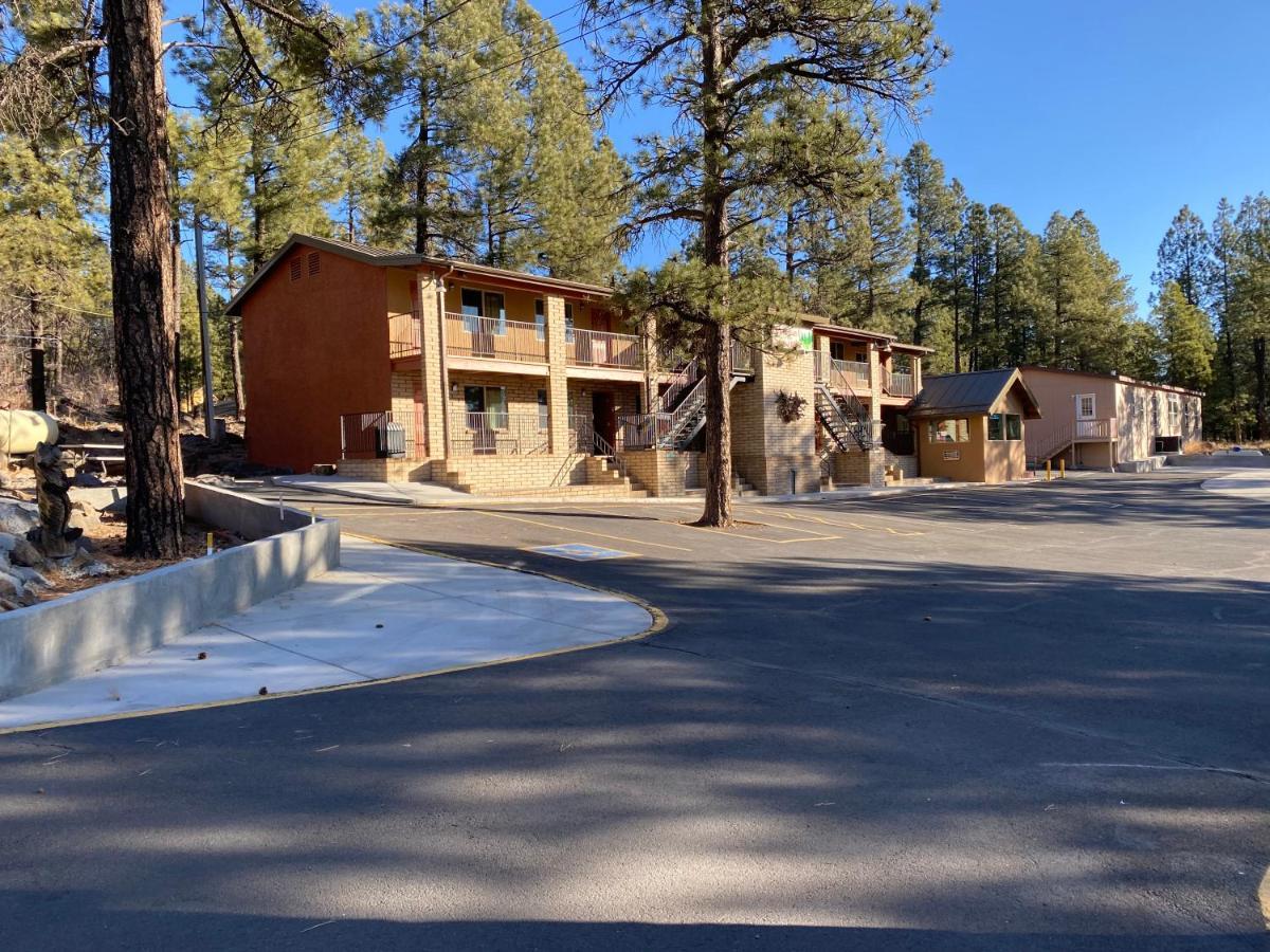 Motel In The Pines 2*