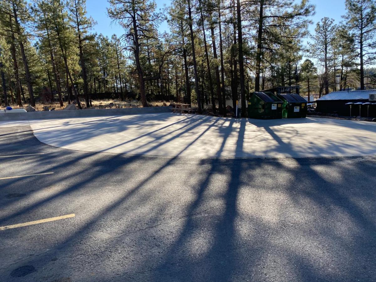 In The Pines 2* Munds Park