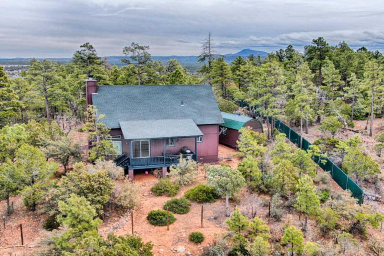Hilltop Hideaway In Show With Mountain Views! Holiday home Show Low