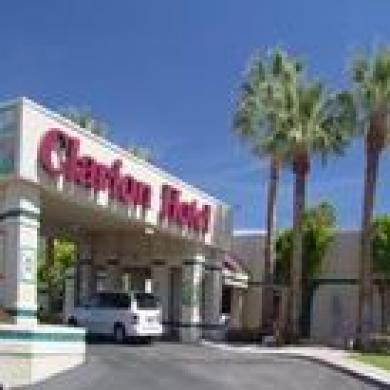 Wyndham Airport & Conference Center 3*