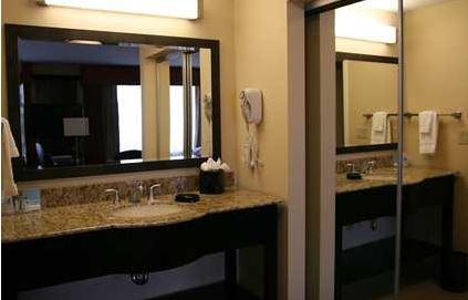 Hotel Hampton & Phoenix Fashion Center