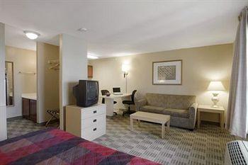 Motel Hometowne By Red Roof - Black Canyon Highway 2*