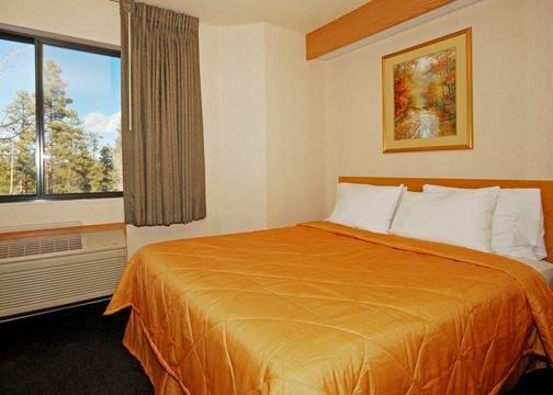 Super 8 By Wyndham Show 2*
