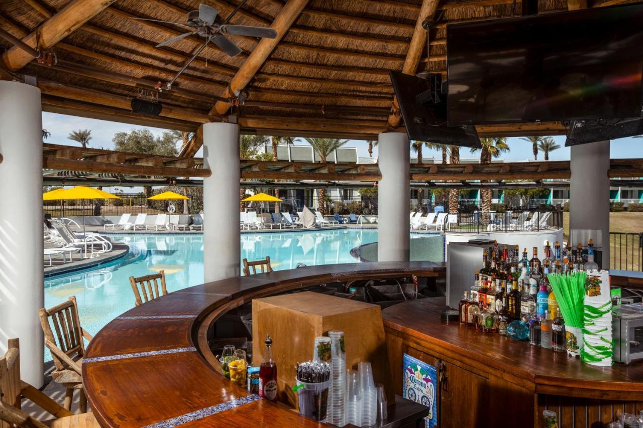 Resort The Nautical Beachfront
