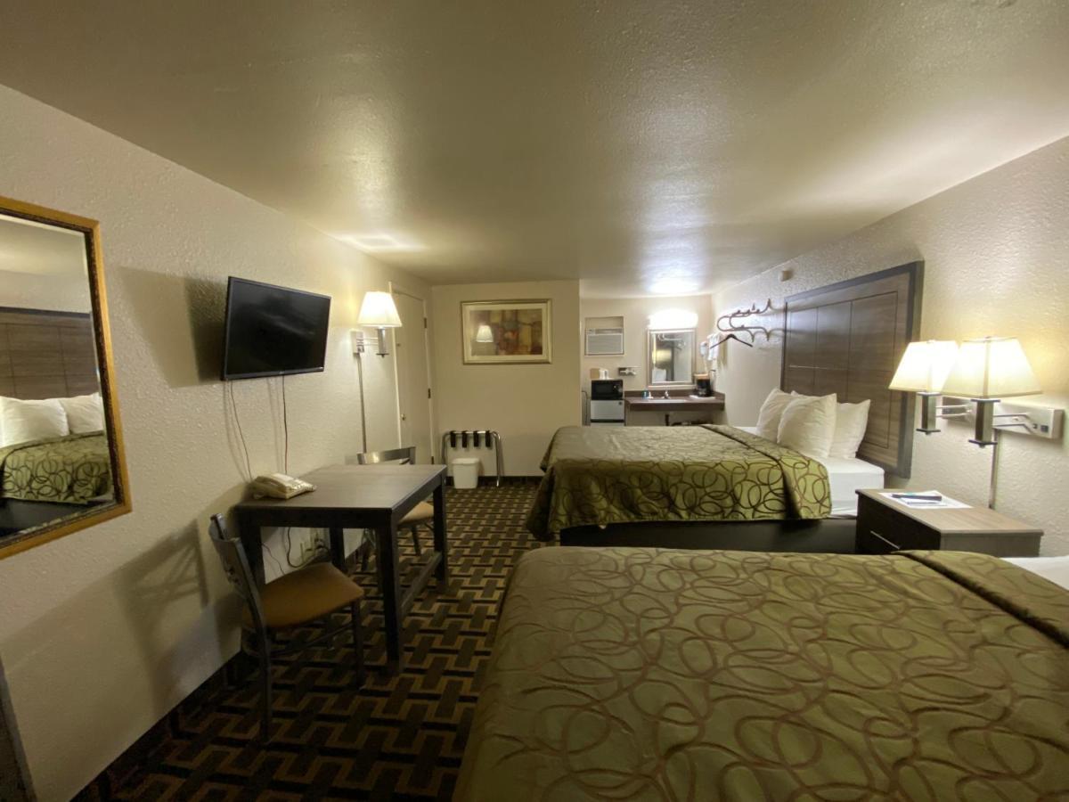 In The Pines Motel 2*