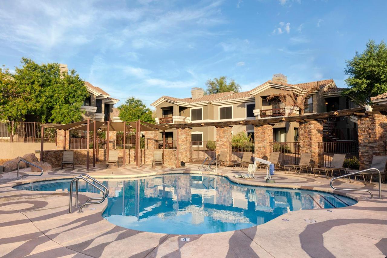 Raintree At South Mountain Preserve Hotel