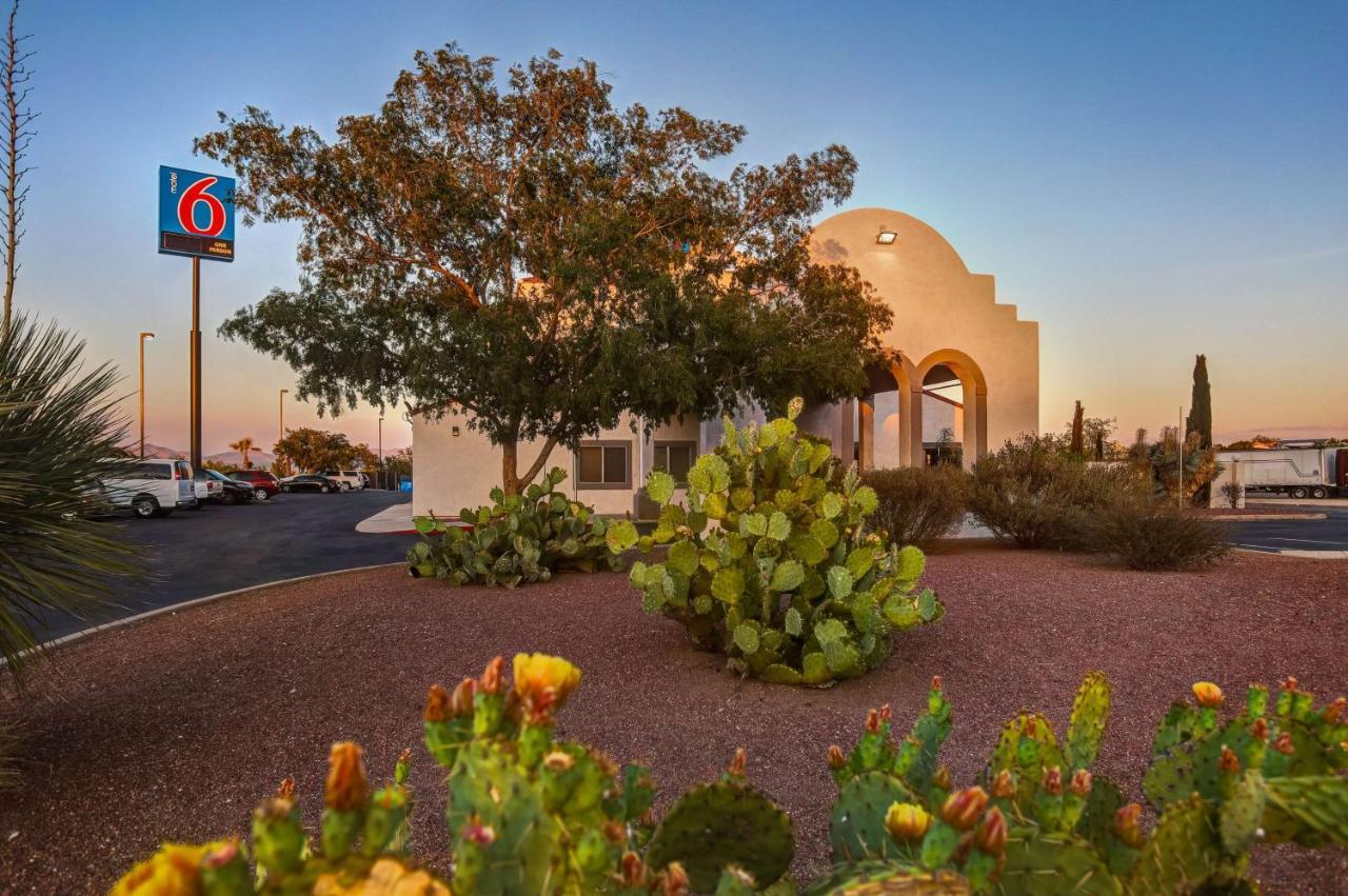 6-benson, Az Hotel