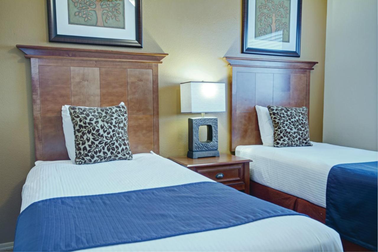 Hotel Raintree At South Mountain Preserve