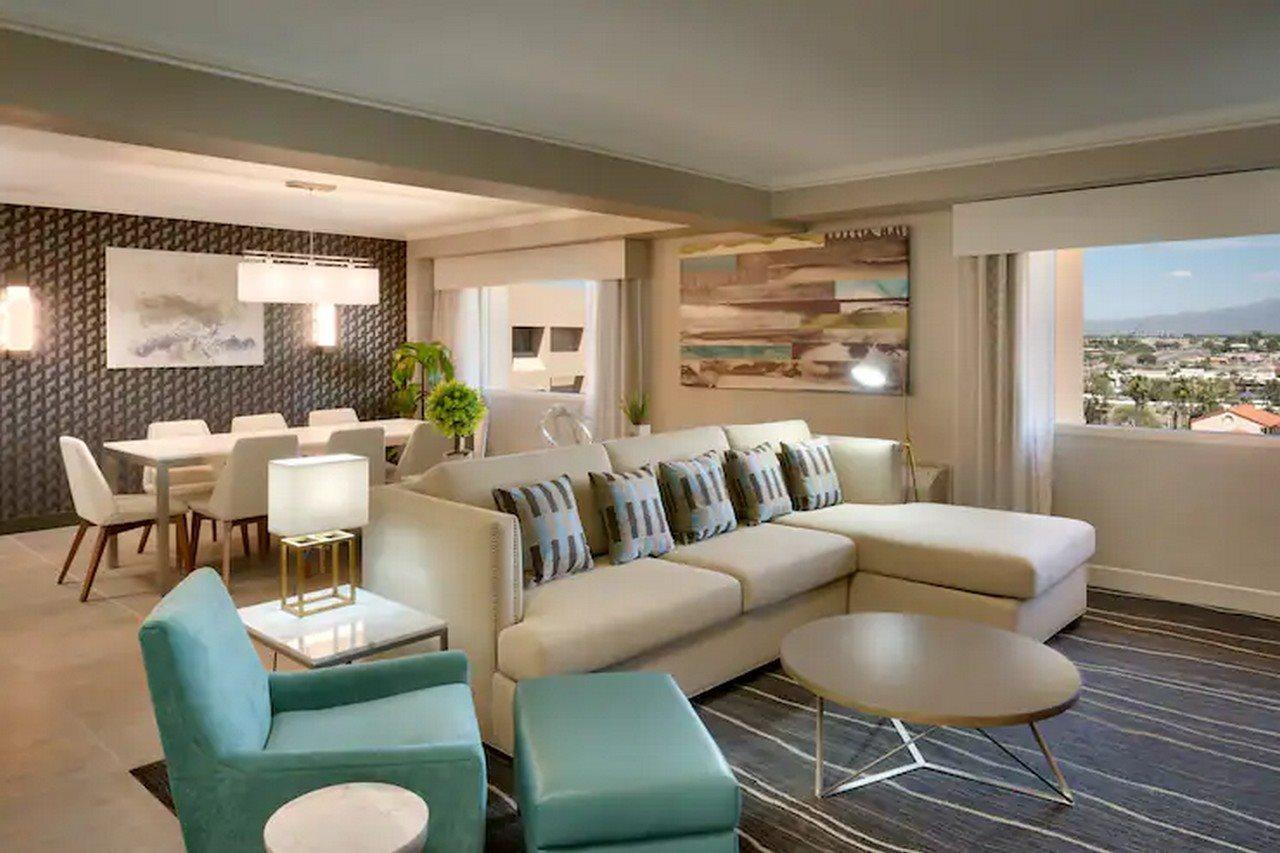 Hilton East 3*