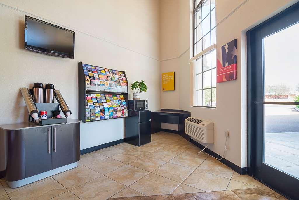 Hotel 6 Chandler 2*