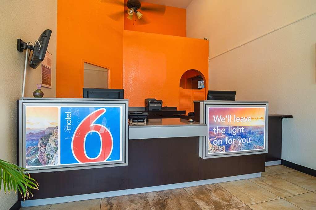 6 Chandler Hotel 2*