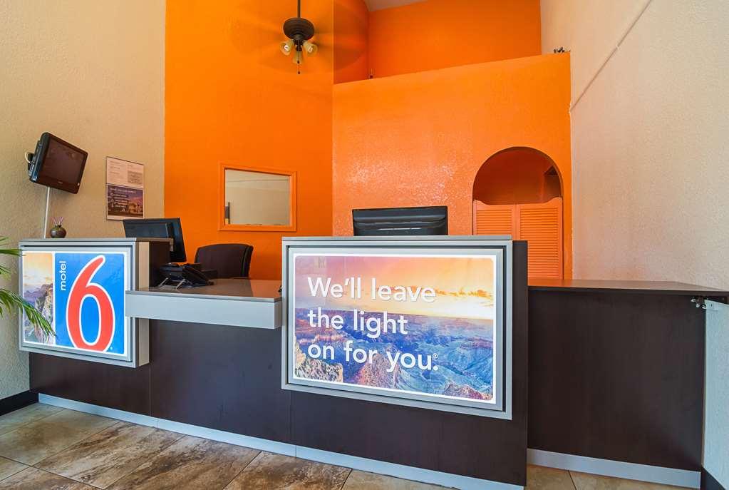 Hotel 6 Chandler Prado del Sol