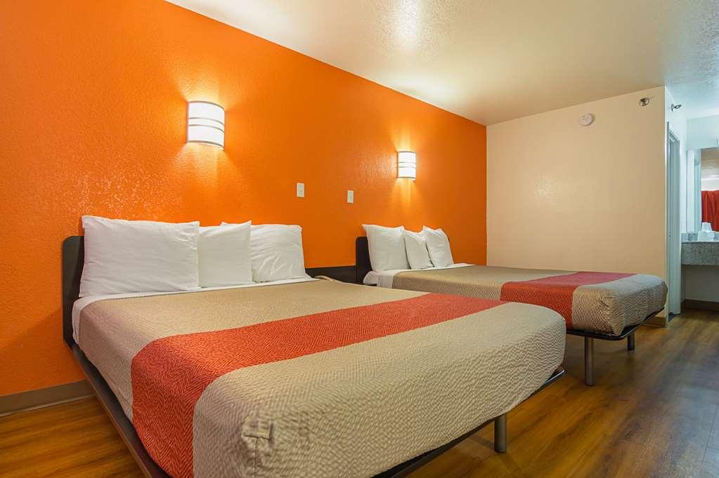 6 Chandler Hotel Prado del Sol