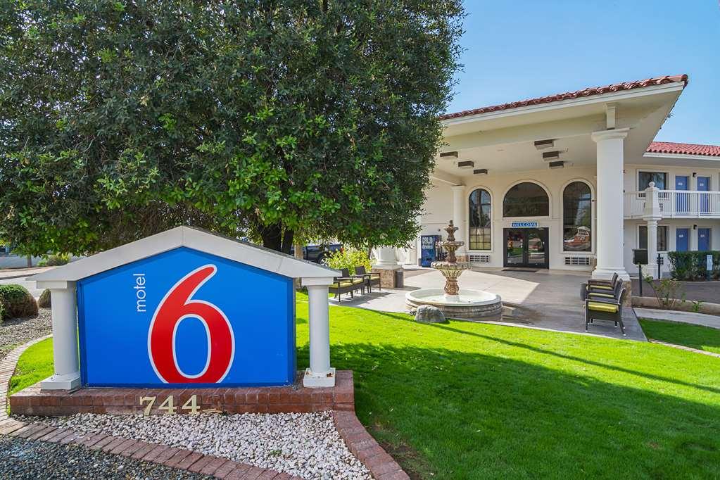 Hotel 6 Chandler 2*