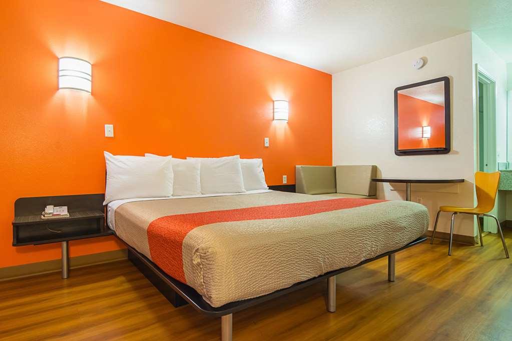 6 Chandler Hotel 2*