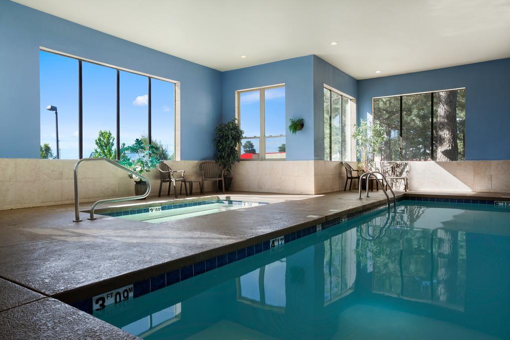 Days & By Wyndham East 3*