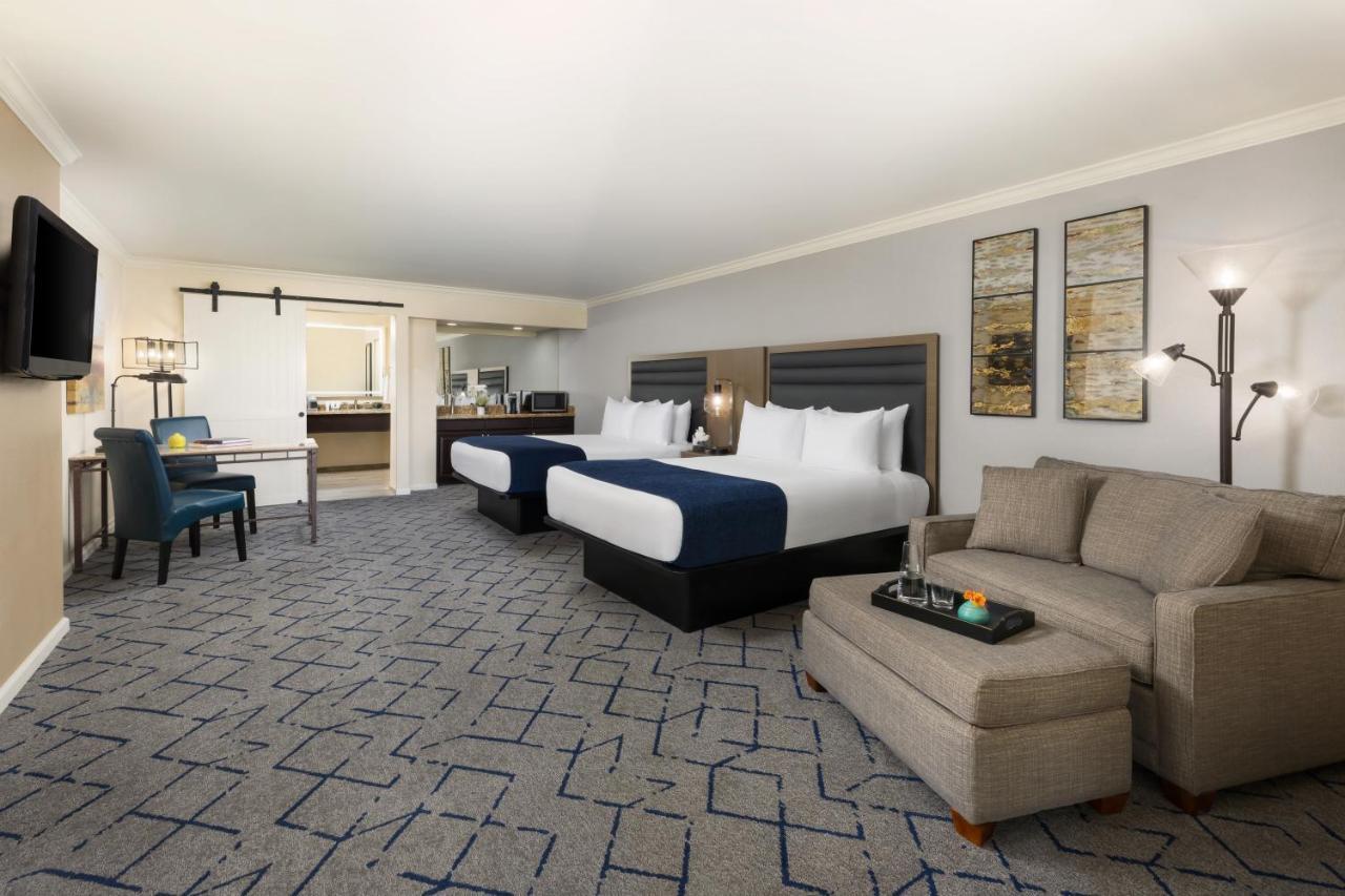 The Scottsdale Plaza & Resort 4*