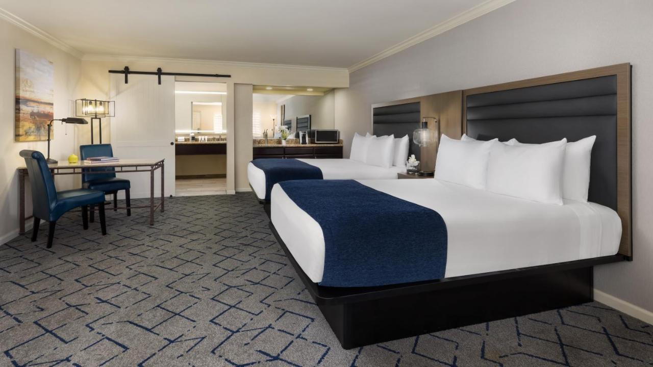 The Scottsdale Plaza & 4*