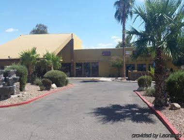 Days By Wyndham Glendale Area Hotel 2*