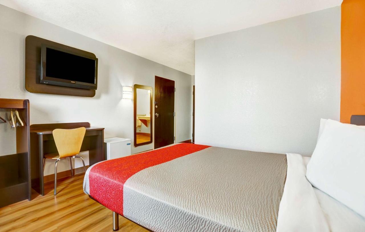 6-benson, Az Hotel