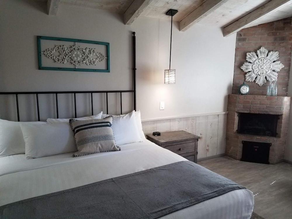 Sky Ranch Hotel 3*